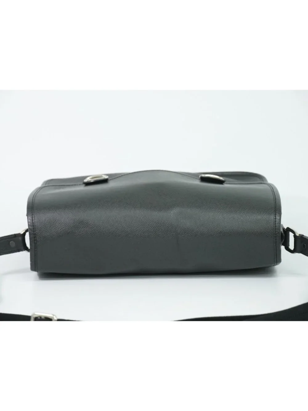 Louis Vuitton LV Arecreasing Lee Taiga Leather Shoulder Bag Ardoise Black